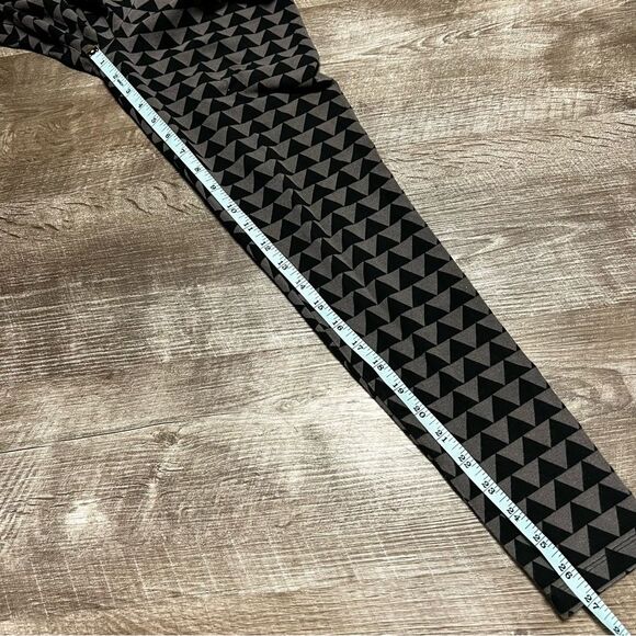 Pink Victoria’s Secret Grey Black Triangle Leggings Size Small - Picture 8 of 8